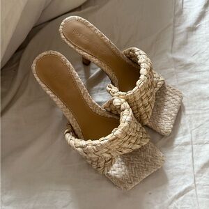 Bottega Veneta Stretch Intrecciato Raffia Heeled Mules Size 39/8